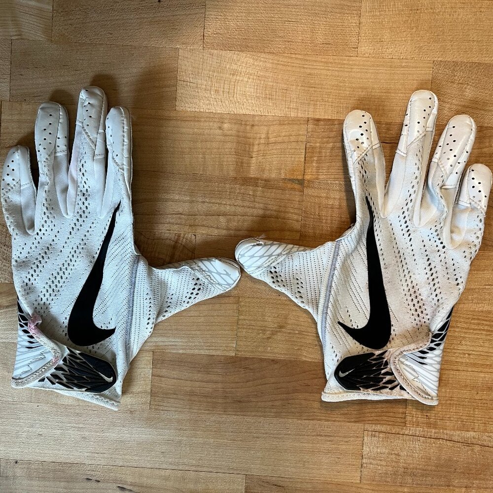 Men's Medium Nike Vapor Jet Football Gloves White and Black
